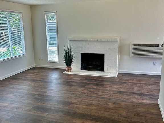 5th image of 1208 Newberg Hwy #103-A
