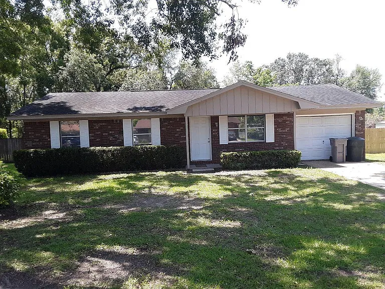 321 Forest Hills Dr — Photo 1