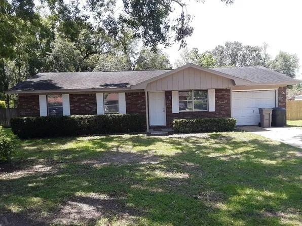 321 Forest Hills Dr, Cantonment, FL 32533