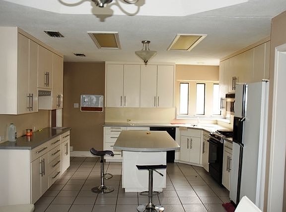 3rd image of 3313 N Cynthia Ln