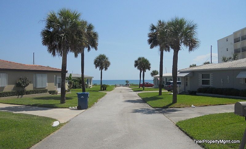 1st image of 1 Breezeway Dr