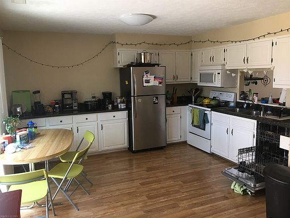 3rd image of 937 Lora Ln