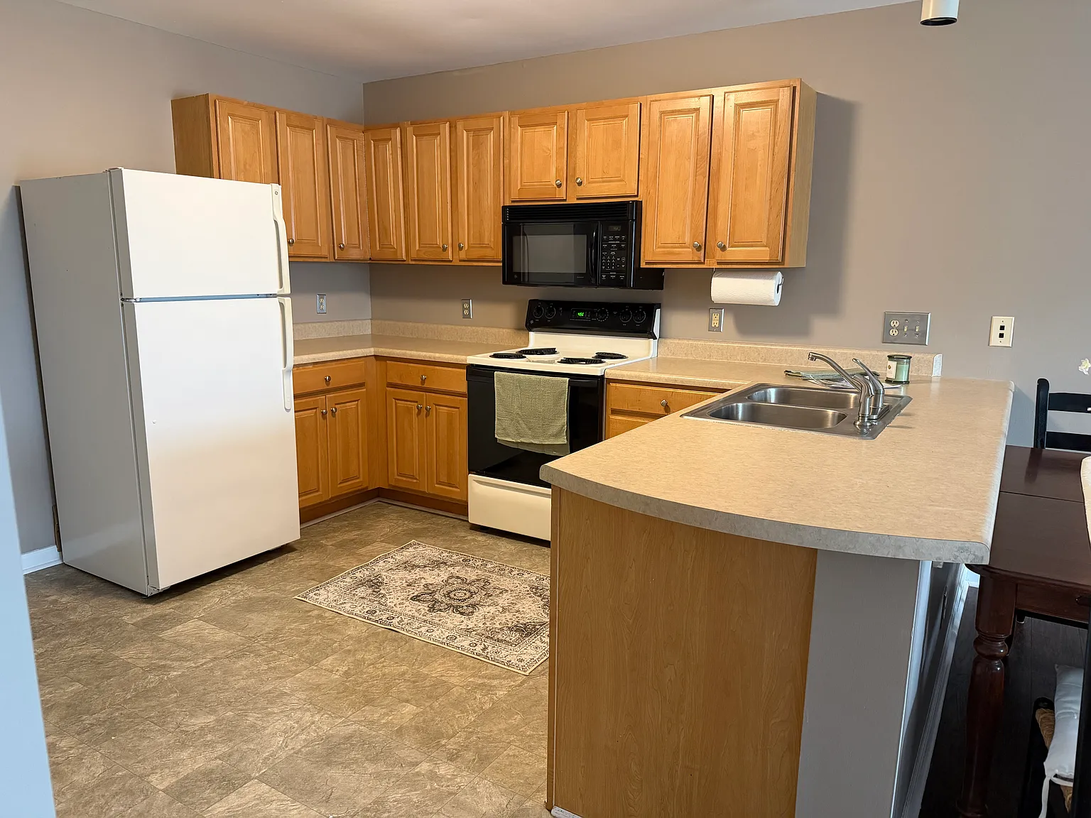 1366 Hunters Rd — Photo 4