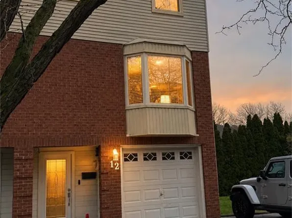 130 Livingston Ave #12, Grimsby, ON L3M 4W5
