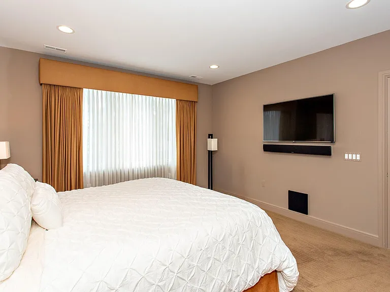 25925 York Rd — Photo 51