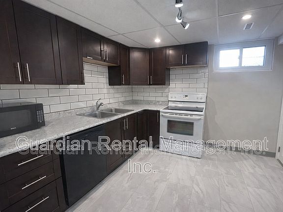 2nd image of 105 Algoma St N Unit 3