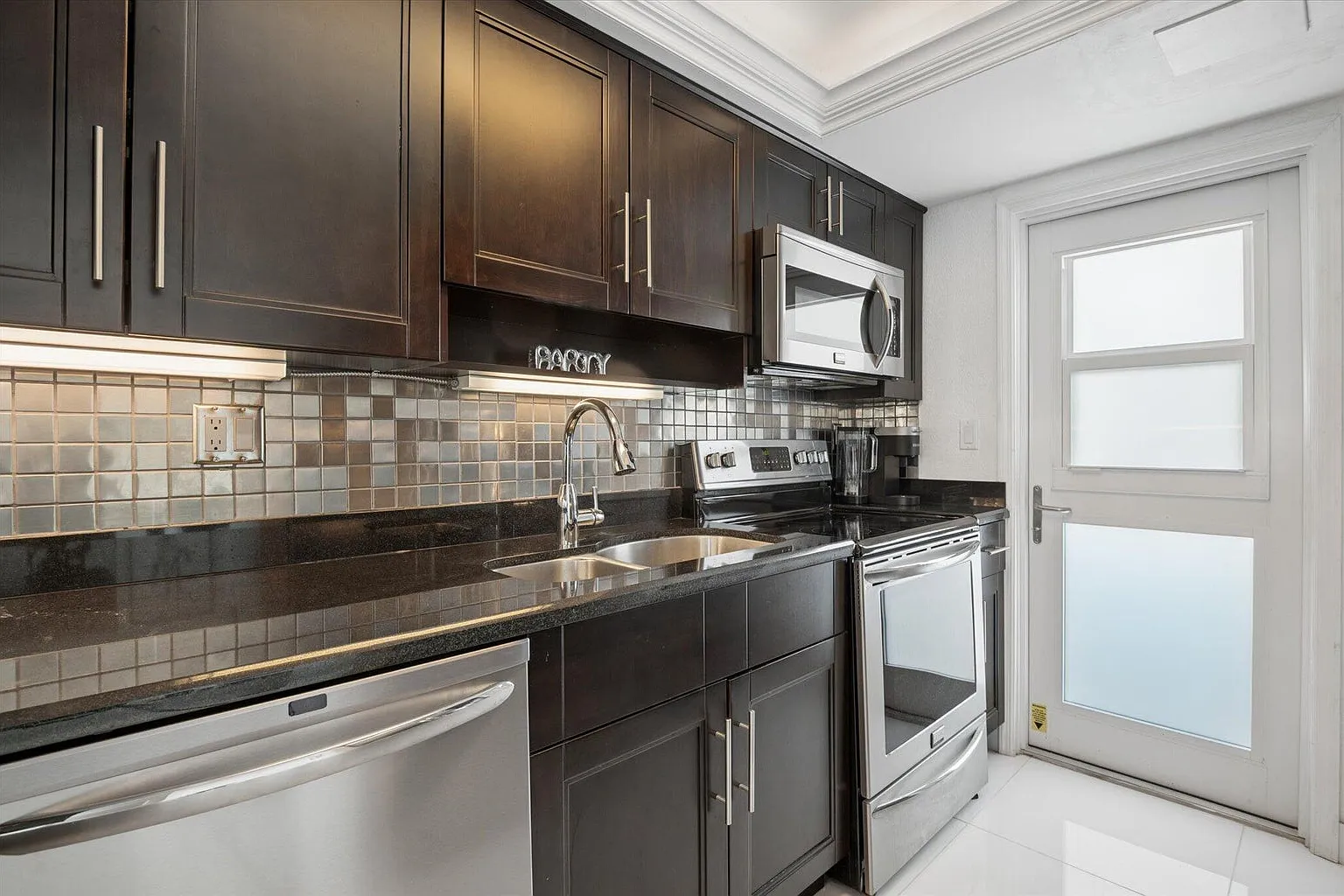 2 bed, 2.0 bath, $7,000 — Photo 3