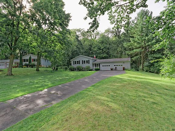 2nd image of 4 Devon Ct