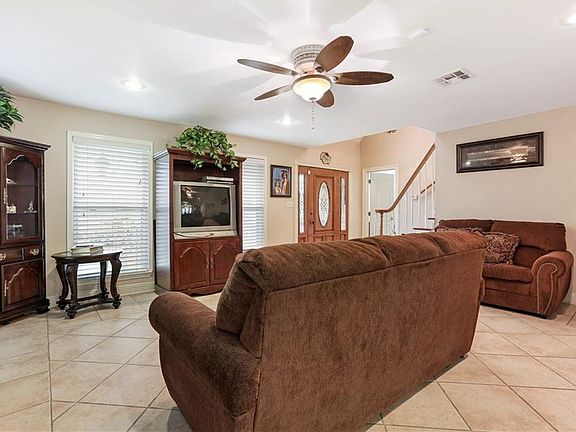 4th image of 3116 Acorn Dr E
