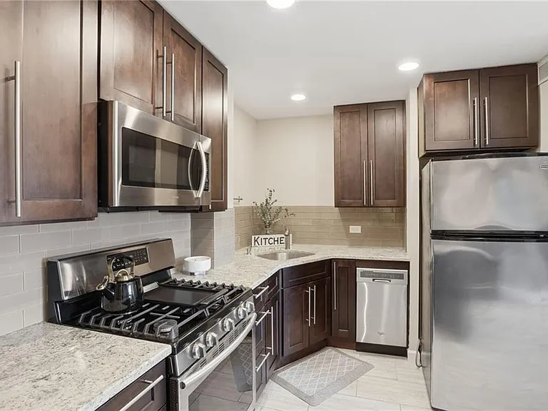 2285 Peachtree Rd NE #709 — Photo 11