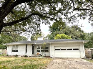 6008 Ronwood Dr, Des Moines, IA 50312