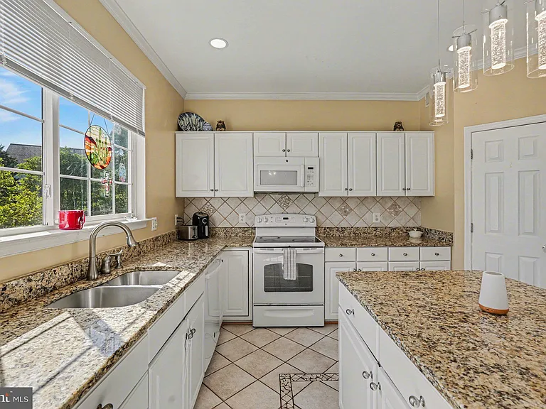 46 Northampton Blvd — Photo 3