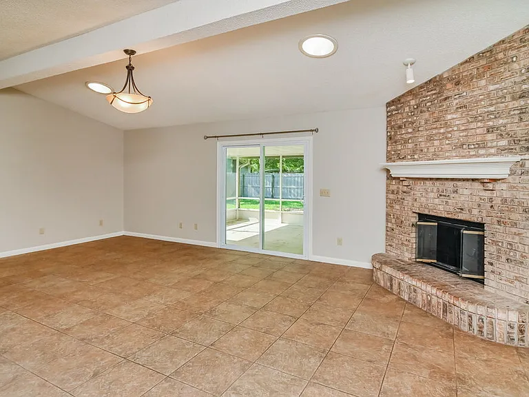 4359 Hollygate Dr — Photo 3