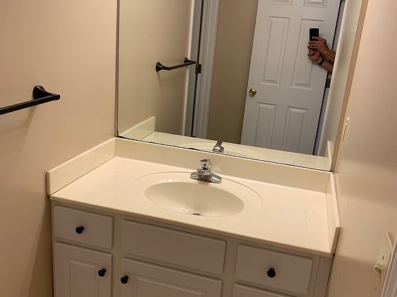 5th image of 1202 Saint Andrews Ln