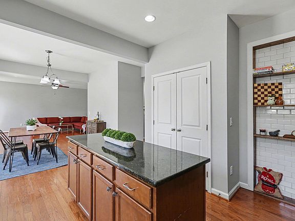 4th image of 307 Red Mountain Ln