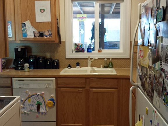 5th image of 1010 E Marine Dr
