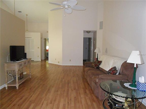 3rd image of 628 Leslie Ln