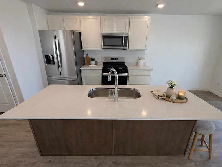 222 E Glencoe Dr — Photo 5