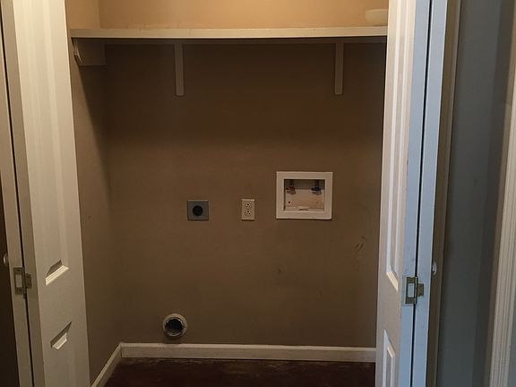 5th image of 300 S Landry Dr
