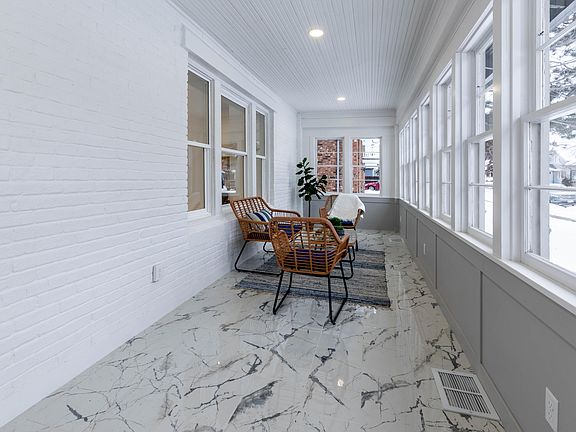 4th image of 601 N 1st St