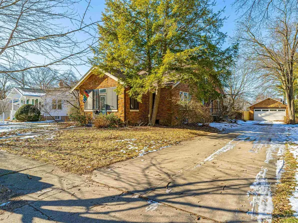 105 Mundy St, Lincoln, IL 62656