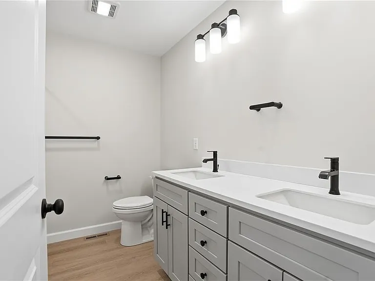2905 Roosevelt St — Photo 32