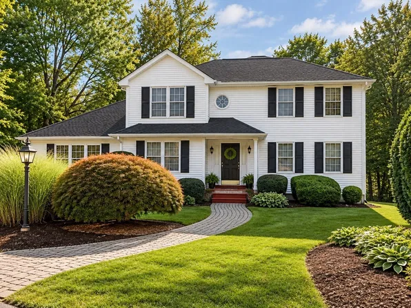 2 Gwen Dr, Auburn, MA 01501