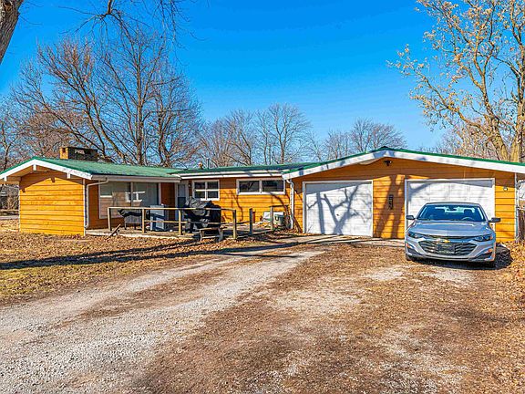 5th image of 300 N Clinton St