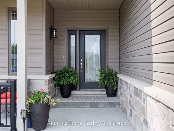 4th image of 40 Birchmount St