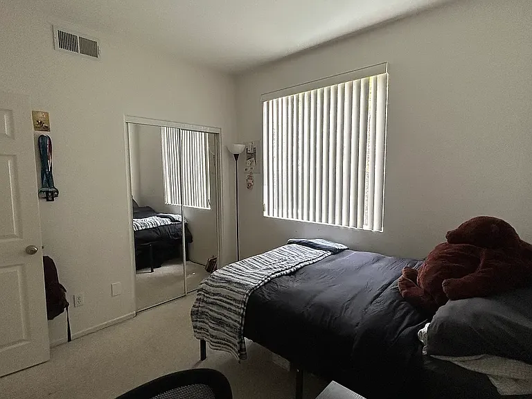 6689 Hollycrest Ct — Photo 16