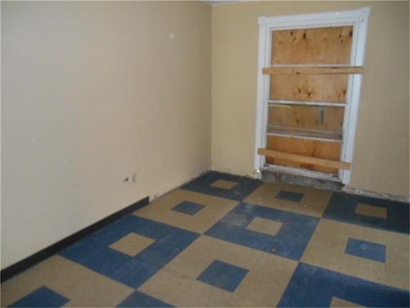 5th image of 250 De Boll St