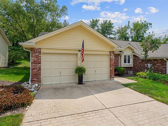 2nd image of 61 Willowyck Ct