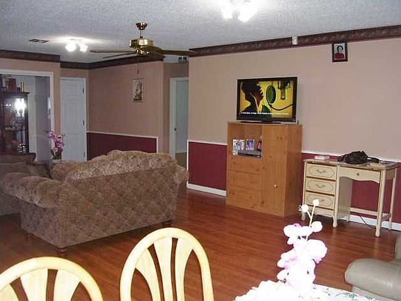 4th image of 211 Churchill Dr