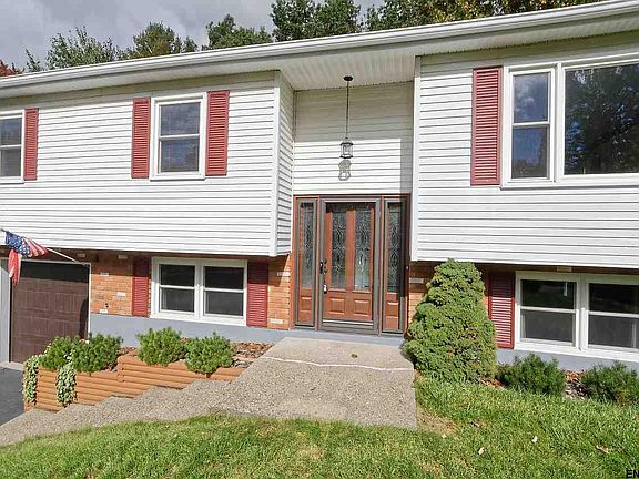 4th image of 8 Mystic Ln