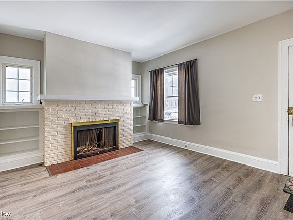 3rd image of 1215 Gladys Ave