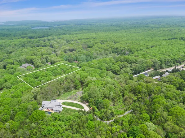 249 Magee St, Southampton, NY 11968