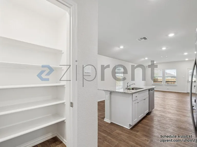 113 Chipping Aly — Photo 14
