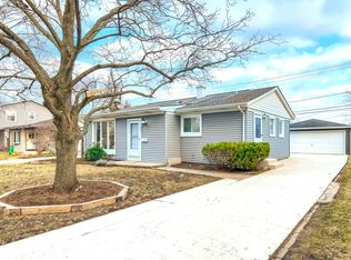 577 E Merle Ln, Wheeling, IL 60090