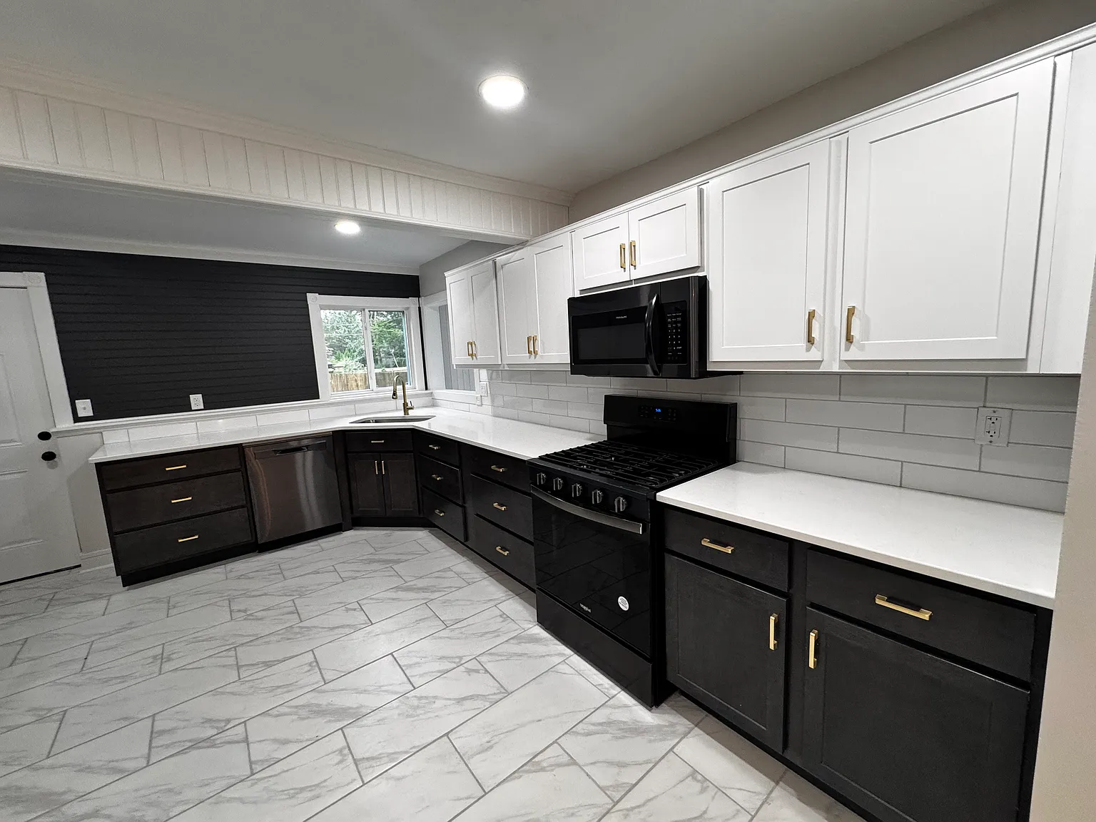 212 Belmont Ct — Photo 4