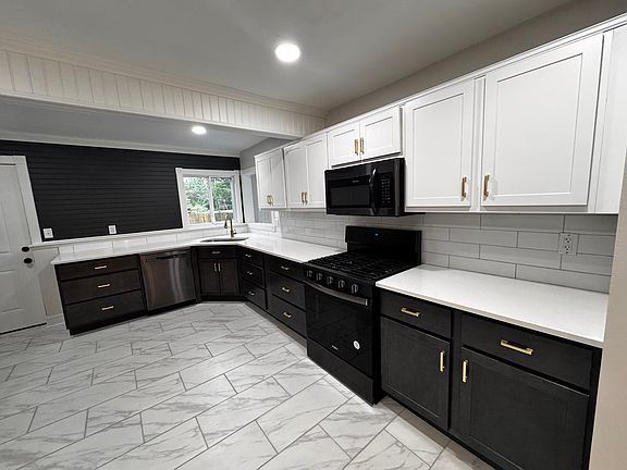 4th image of 212 Belmont Ct