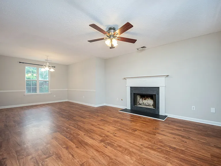 4512 Lake Park Dr — Photo 2