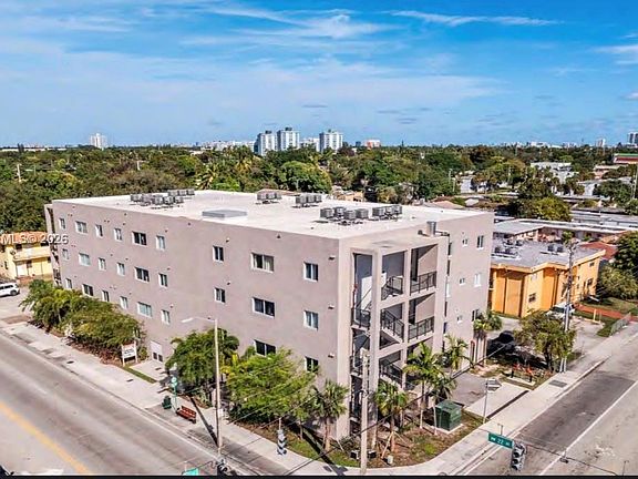 4th image of 2311 NW 22nd Ave #204