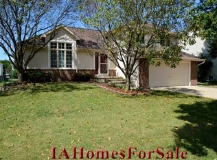 4101 Riverside Dr NE, Cedar Rapids, IA 52411