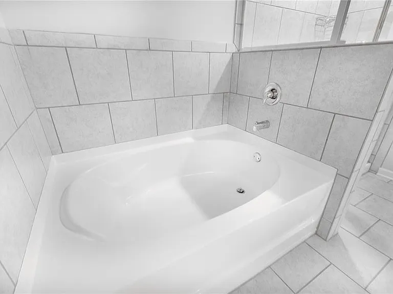 7095 Gladstone Cir — Photo 18