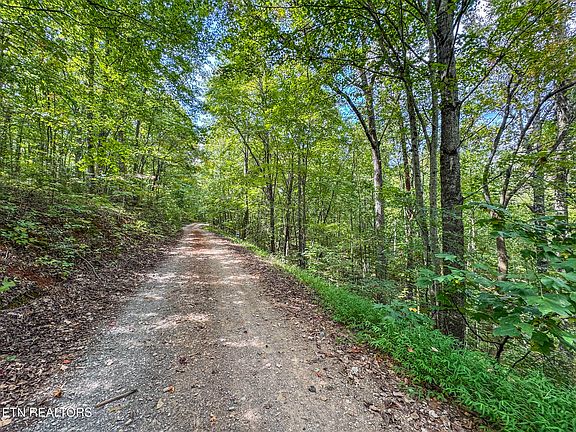 2nd image of 552 New Providence Rd