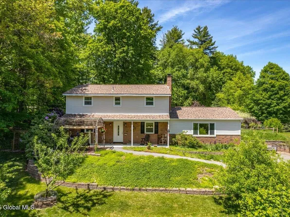 4 Sturbridge Court, Clifton Park, NY 12065