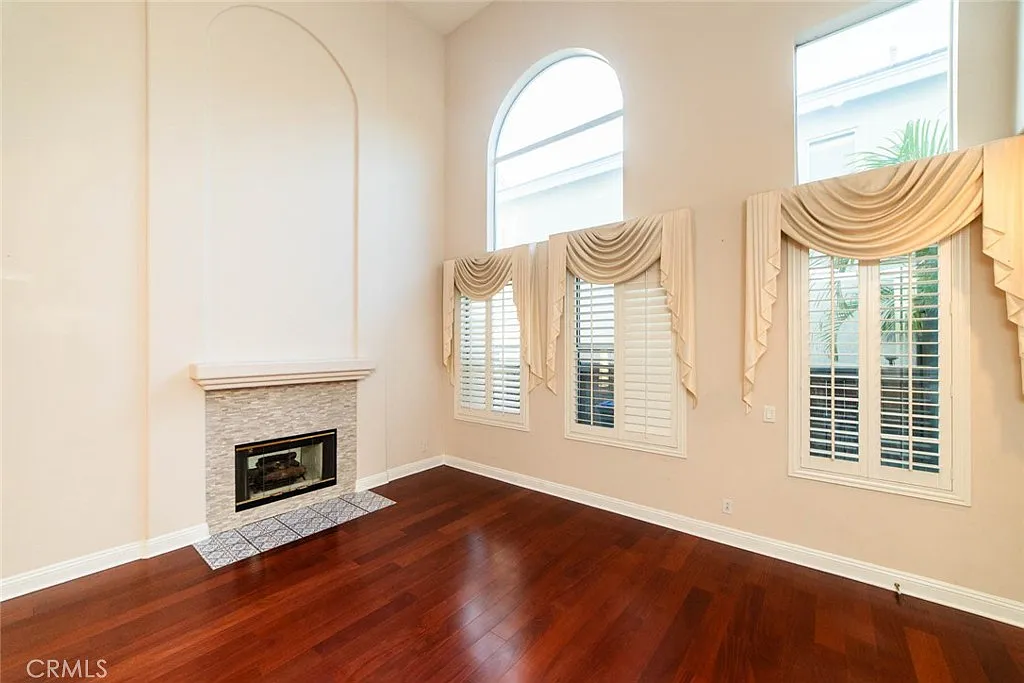 4 bed, 3.0 bath, 2186 sqft, $4,950 — Photo 3
