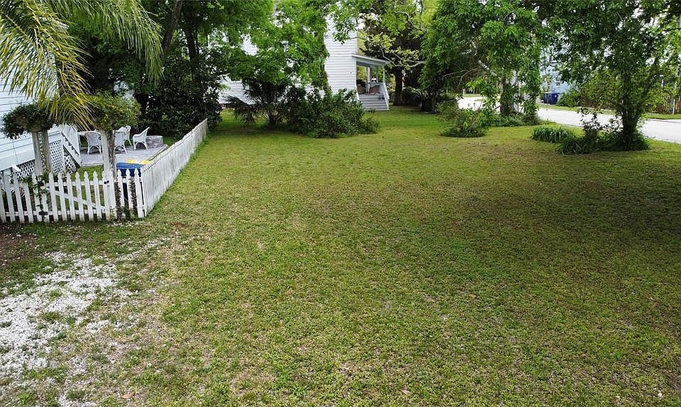 1st image of 811 White St