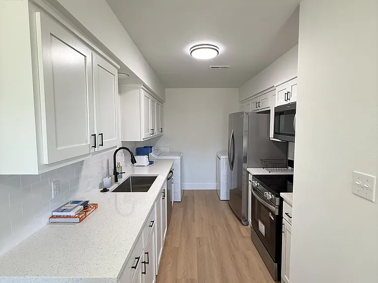 1172 W Cato Springs Rd — Photo 13