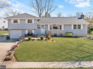 19 Spruce Rd, Burlington, NJ 08016